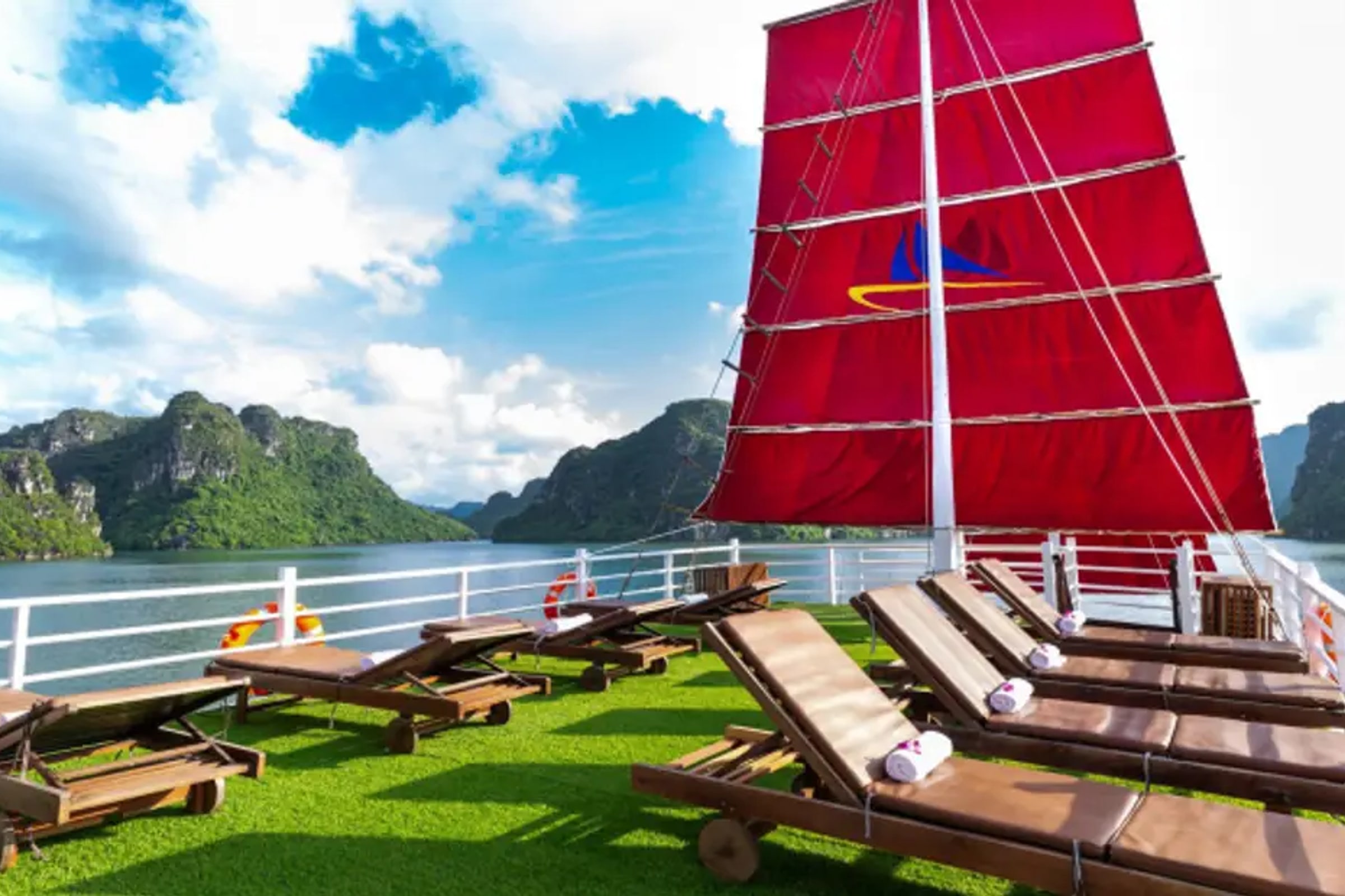 Amazing Sails - Luxury Halong Bay Day Trip from Hanoi